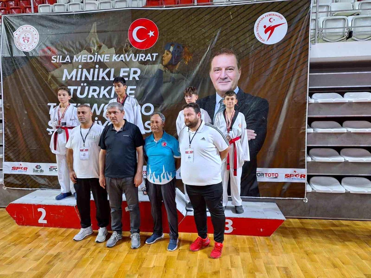 Minikler Türkiye Taekwondo Şampiyonası'nda Afyonkarahisarlı Sporcu Bilal Gündüz Türkiye Üçüncüsü