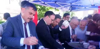 Erzurum'da Cuma Namazı Çıkışında İzdiham Yaşandı