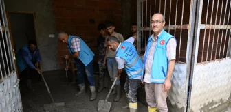 Erzurum'da din görevlileri selzedelere yardım ediyor
