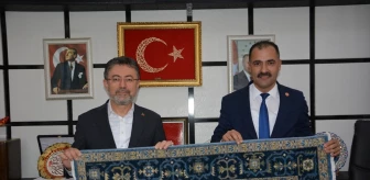 Tarım ve Orman Bakanı İbrahim Yumaklı, Demirci Belediye Başkanı Erkan Kara'yı ziyaret etti