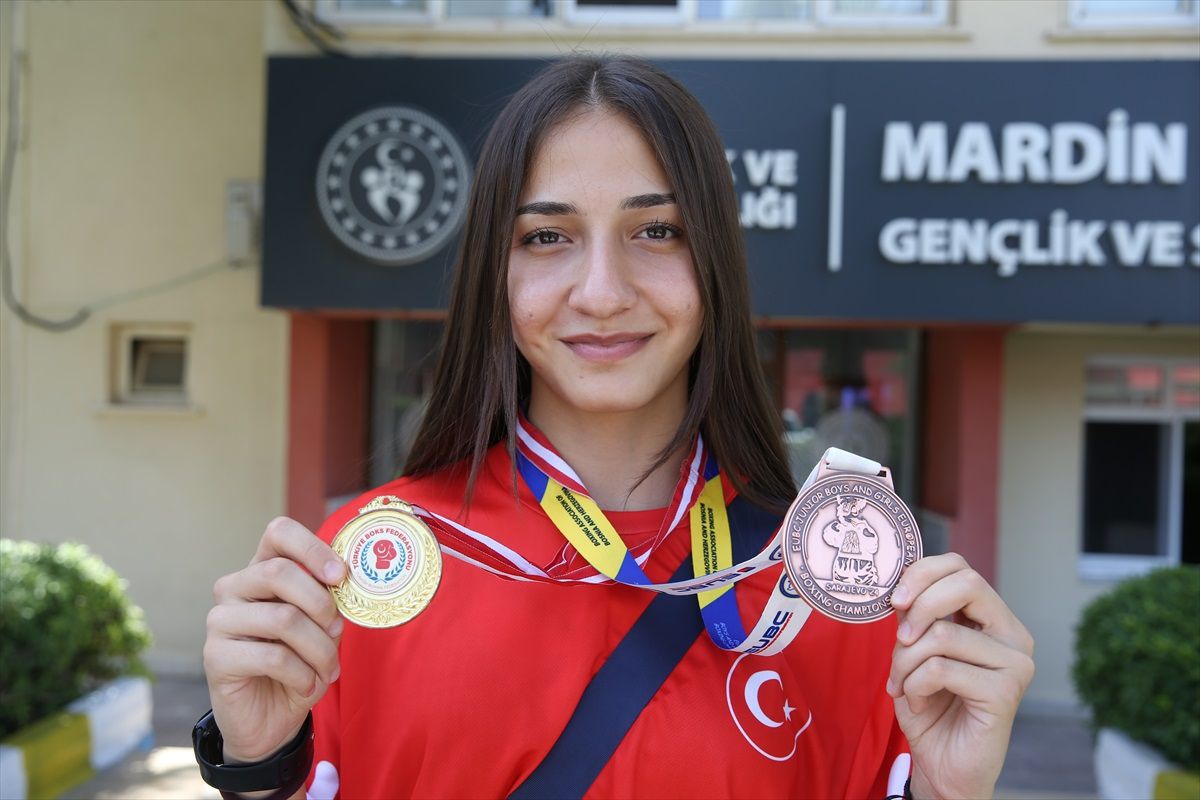 Mardinli Kübra Çiçek, Yıldızlar Avrupa Boks Şampiyonası'ndan bronz madalya ile döndü