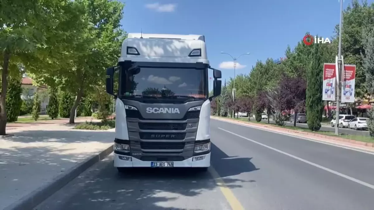 Elazığ'da tır ile otomobil çarpıştı: 1 yaralı