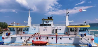 Bitlis'teki ikiz feribotlar Van Gölünde yük taşımacılığında büyük rol oynuyor
