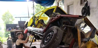 Rize'de 17 yaşındaki çocuk eski model Tofaş araca zırh ve motor yapıyor