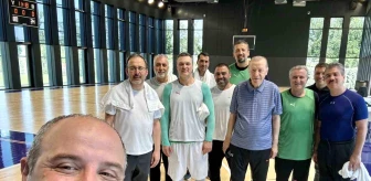 TBMM Başkanı Mustafa Varank, Cumhurbaşkanı Erdoğan ile basketbol maçı sonrası özçekim paylaştı
