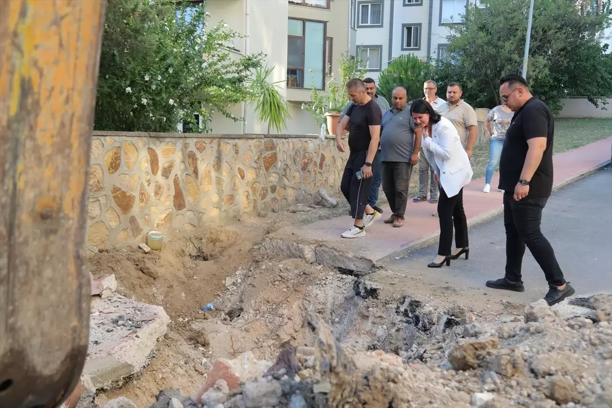 Edirne'de yağmur gider borusunda mahsur kalan kedi yavrusu kurtarıldı