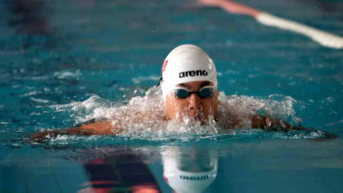 Kırıkkale'de düzenlenen yüzme yarışlarında sporcular kıyasıya mücadele etti