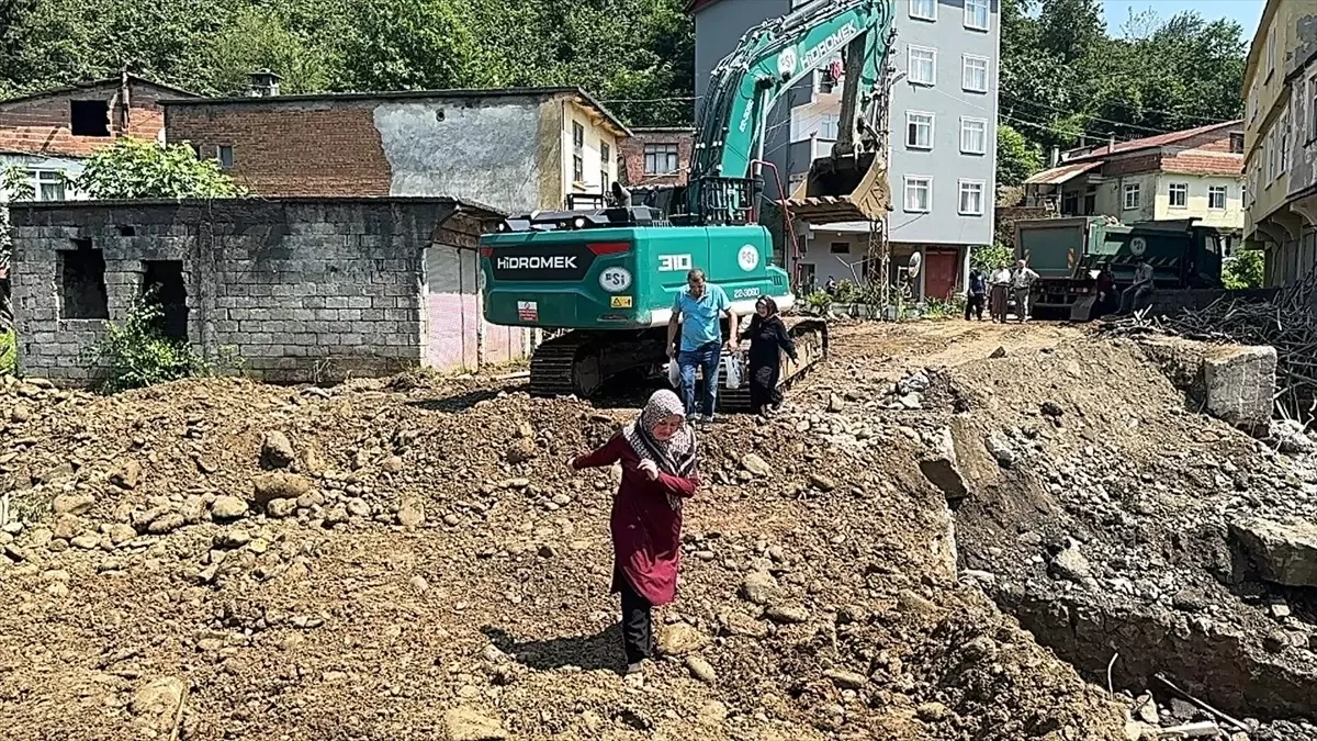 Giresun'da Sel ve Heyelan Sonrası Hasarın Giderilmesi İçin Çalışmalar Devam Ediyor