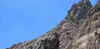 Giresunlu Dağcı Cemre Demiröz, Cilo Dağı'nın Reşko Zirvesine Tırmandı