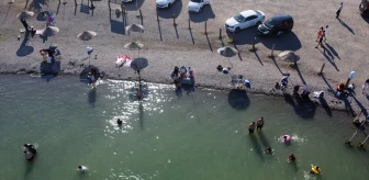 Elazığ'ın Sivrice ilçesindeki Hazar Gölü tatilcileri ağırlıyor