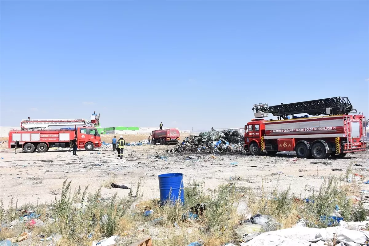 Karaman Organize Sanayi Bölgesi'ndeki Geri Dönüşüm Tesisi Yangını Söndürüldü
