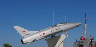 Kıbrıs Barış Harekatı'nda kullanılan F-100 Super Sabre modeli savaş uçağının anıtı Girne'de açıldı