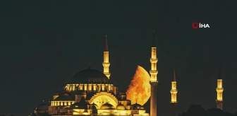 Süleymaniye Camii Yarım Ay ile Buluştu