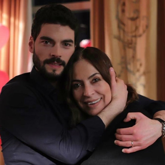 Heartbreaking post from actor Akın Akınözü after his mother's death