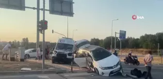 Ayvacık'ta ambulans ile otomobil çarpıştı: 3 yaralı