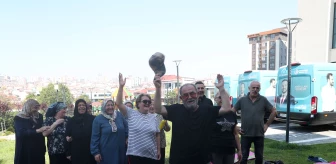Bağcılar Belediyesi Yaşlılar İçin Kahkaha Seansı Düzenledi