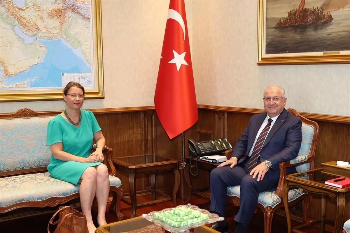 Milli Savunma Bakanı Yaşar Güler, Fransa'nın Ankara Büyükelçisi Isabelle Dumont'u kabul etti