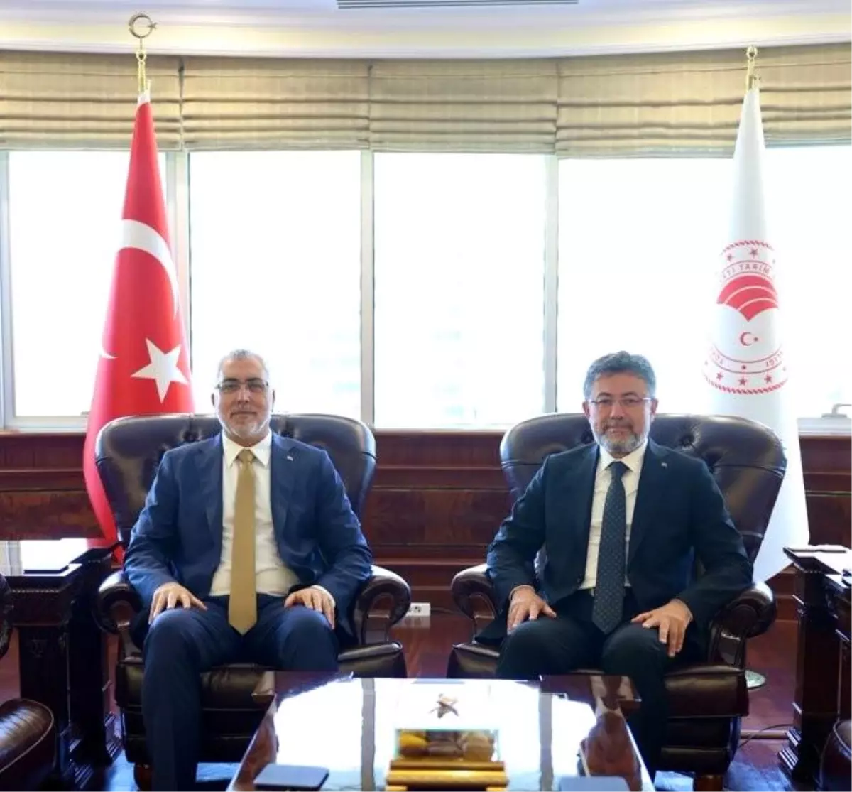 Çalışma ve Sosyal Güvenlik Bakanı Vedat Işıkhan, Tarım ve Orman Bakanı İbrahim Yumaklı'yı ziyaret etti