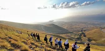 Bitlis'te Nemrut Kalderası'nda Yürüyüş Etkinliği Düzenlendi