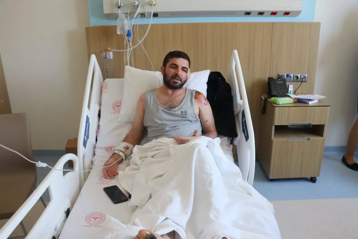 Kahramanmaraş'ta Otomobilin Önüne Atladı, Yüzünden Yaralandı