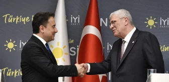 İYİ Parti Genel Başkanı Müsavat Dervişoğlu, Türkiye'nin sorunlarının çözümü için siyasetin sorumluluğunu yerine getireceğini söyledi