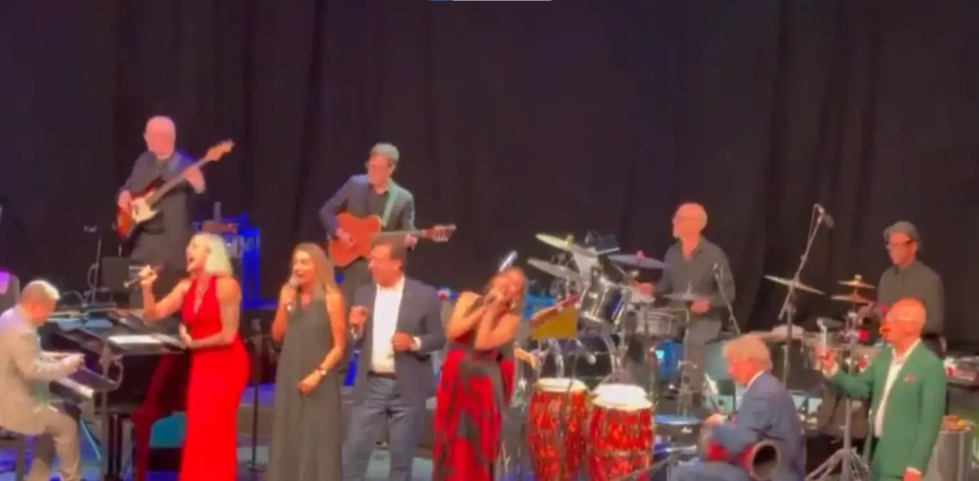 Ekrem İmamoğlu ve Dilek İmamoğlu, Pink Martini Konserinde Şarkı Söyledi