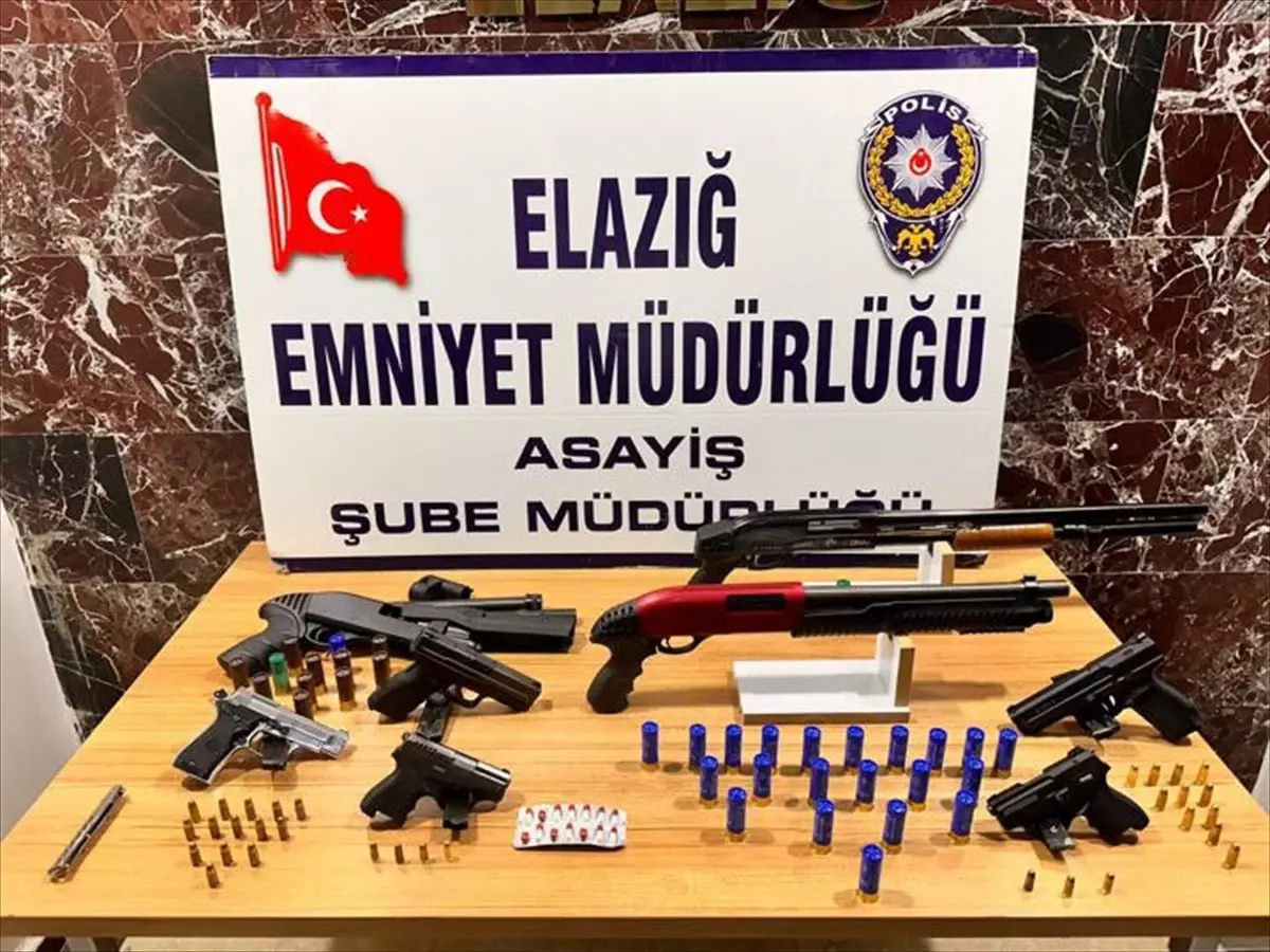 Elazığ'da Asayiş Uygulamasında Ruhsatsız Silahlar Ele Geçirildi