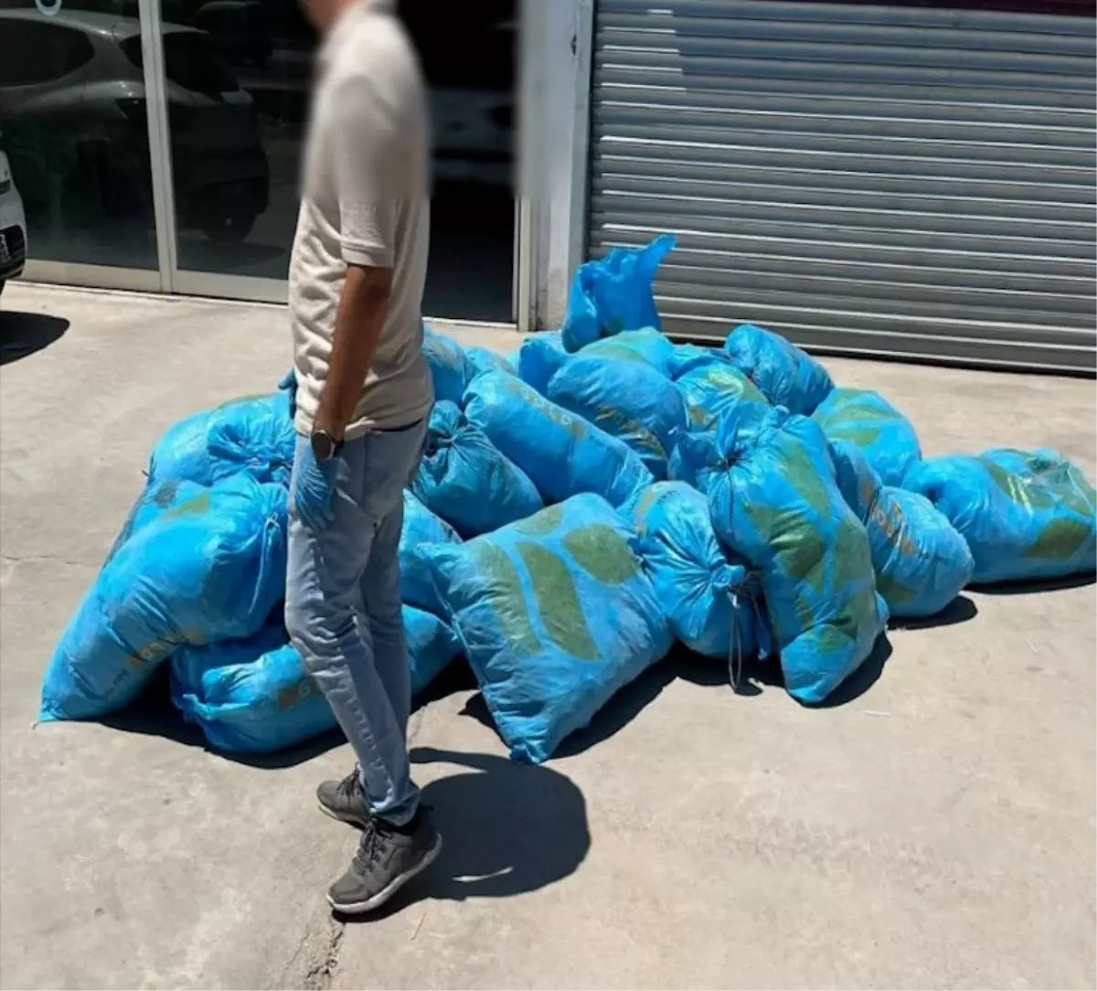 Diyarbakır'da 296 Kilo Skunk Ele Geçirildi