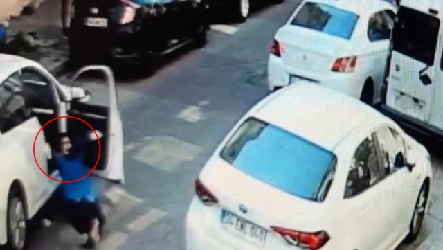لحظات رعب في اسطنبول: امرأة تقذف نفسها من السيارة وتسحب لعدة أمتار.