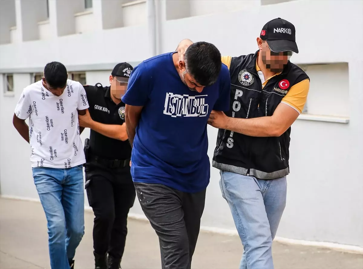 Adana'da uyuşturucu operasyonunda 2 kişi tutuklandı