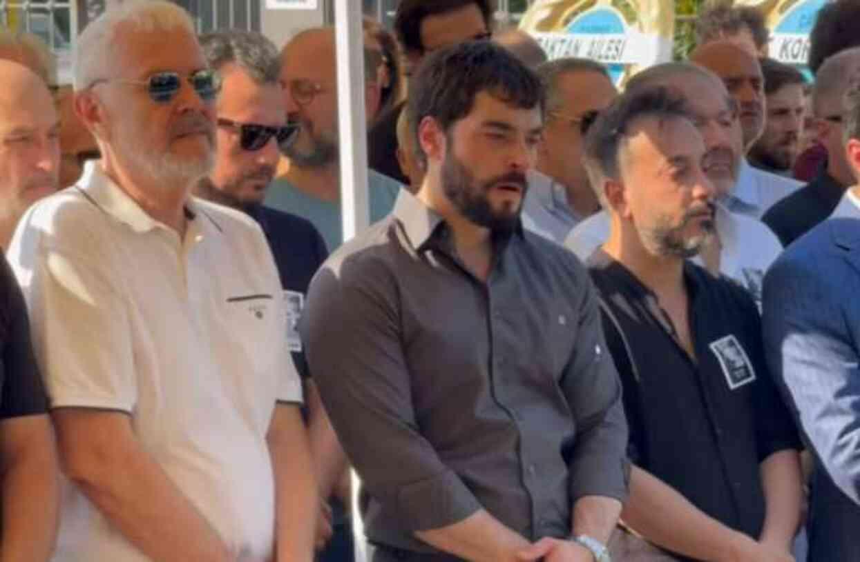 Akın Akınözü'nün annesi neden öldü? Akın Akınözü'nün annesi ne zaman öldü?