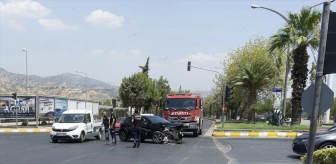 Aydın'da Hafif Ticari Araçla Otomobil Çarpıştı: 1'i Bebek 4 Kişi Yaralandı