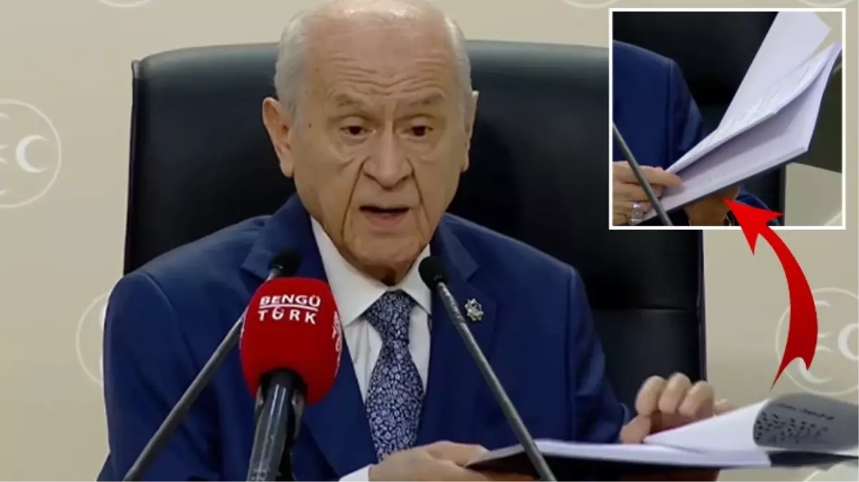 Bahçeli, 154 kişilik listeyi kameraya gösterdi: Bunlarla hukuk zemininde mutlaka hesaplaşacağız