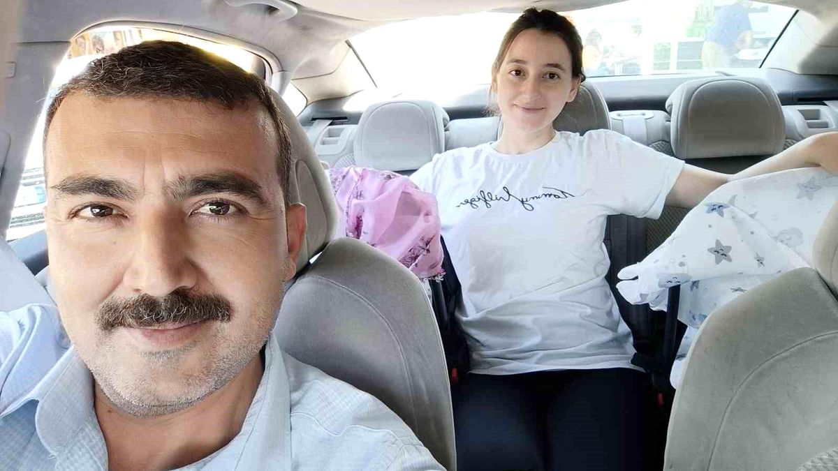 Günaydın Gazetesi İmtiyaz Sahibi Hüseyin Çarpar ve Eşi Hanife Çarpar İkiz Bebeklerini Kucağına Aldı