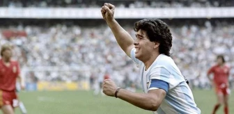 Diego Maradona'nın 1986 Dünya Kupası yarı finalinde giydiği forma 900 bin sterline satışa çıkıyor