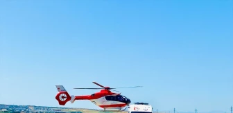 Diyarbakır'da Kalça Kemiği Kırılan Kişi Ambulans Helikopterle Hastaneye Ulaştırıldı