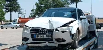 Afyonkarahisar'da otomobil duvara çarptı, 2 kişi yaralandı