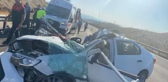 Gaziantep'te otomobilin tıra çarpması sonucu 1 kişi öldü, 6 kişi yaralandı