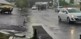 Tekirdağ'da rögar taştı, caddeyi su bastı