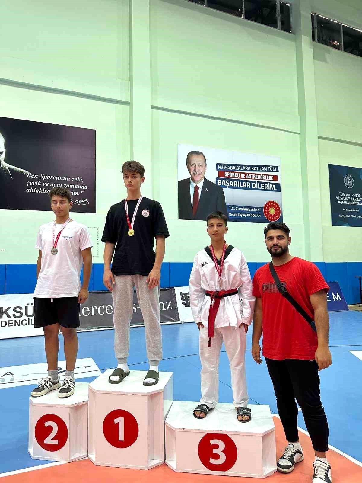 YayTanSay, Gençler Taekwondo Kayseri Şampiyonası'nda 10 altın madalya kazandı
