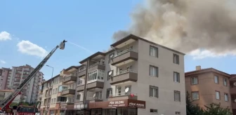 Kayseri'de 3 Katlı Binanın Çatısında Yangın Çıktı