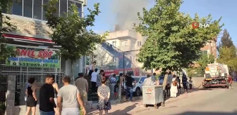 Edirne'de çıkan çatı yangınında sağlık personeli dumandan etkilenmemeleri için uyardı