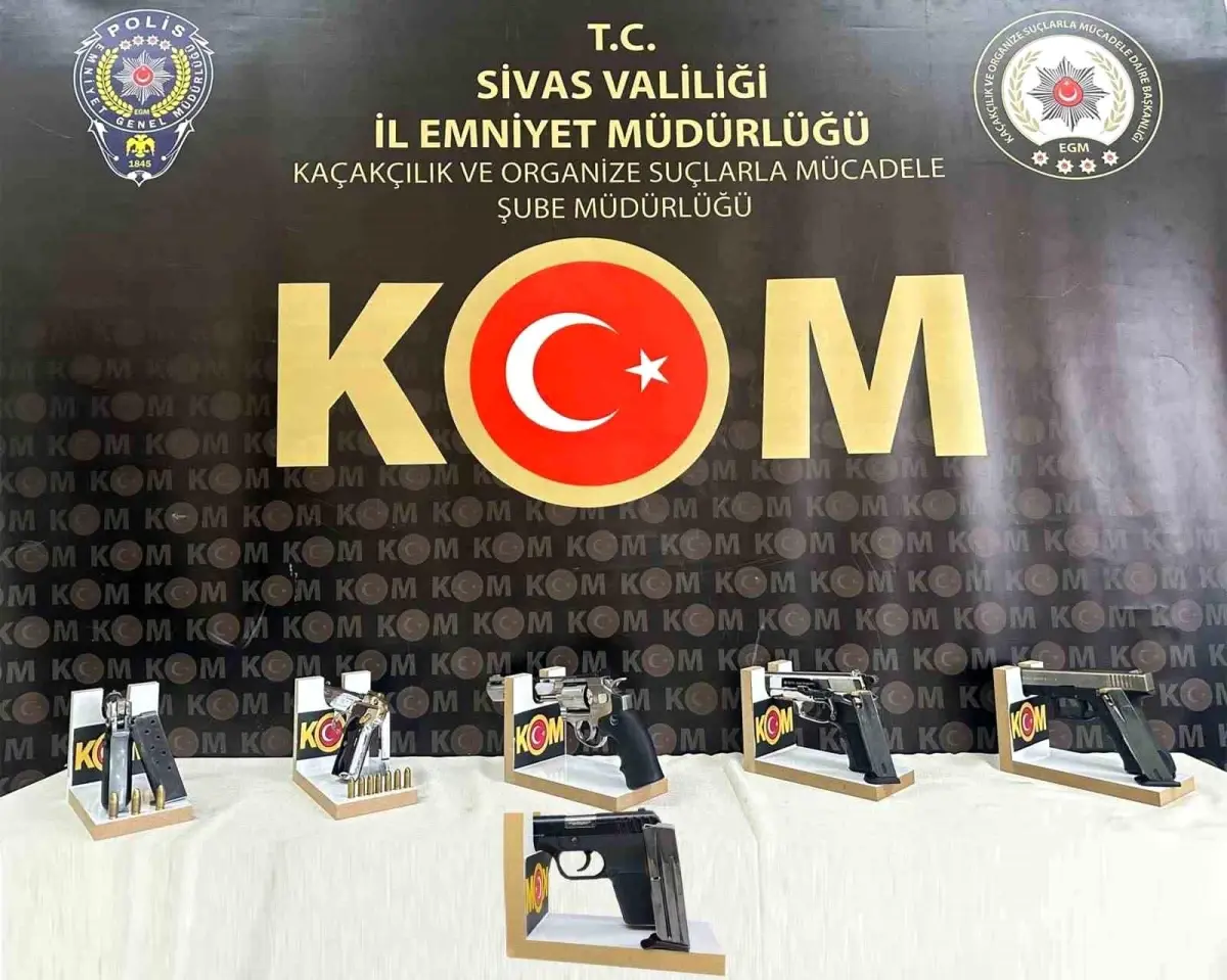 Sivas'ta Kaçak Tabanca Operasyonu: 6 Tabanca Ele Geçirildi