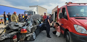 Bursa'da Otomobil Tırın Altına Girdi: 2 Ölü