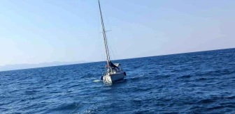 Çanakkale Boğazı'nda Arızalanan Tekne Kurtarıldı
