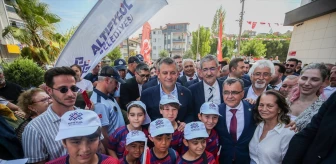CHP Genel Başkanı Özgür Özel: 'Sokaktaki halkın memnuniyeti ve ilgisi, sizden beklentinin yüksek olduğunu gösteriyor'