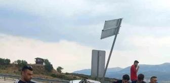 Isparta'da otomobilin kamyona çarpması sonucu 2 kişi hayatını kaybetti