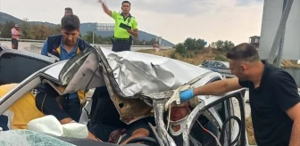Isparta'da otomobilin kamyona çarpması sonucu 2 kişi hayatını kaybetti
