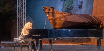 Gümüşlük Müzik Festivali'nde Fransız piyanist Caroline Sageman konser verdi
