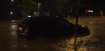 Antalya'da Sağanak Yağış ve Fırtına Etkili Oldu